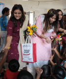 people volunteering
