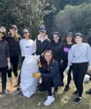 people volunteering