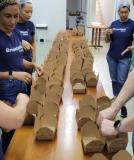 people volunteering
