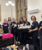 people volunteering