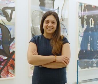 Aisha portrait Infront of abstract art