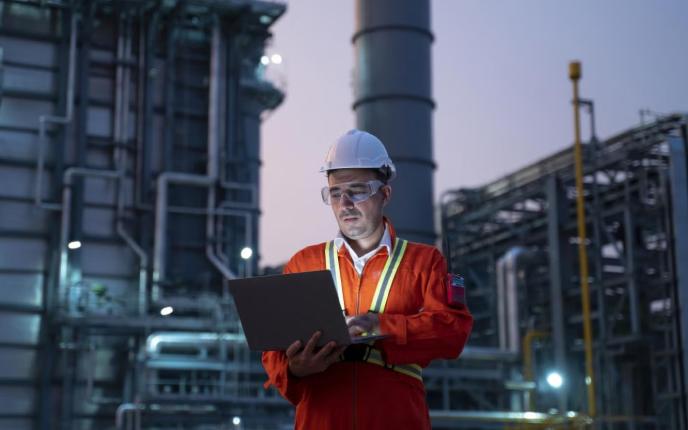 power pipeline worker