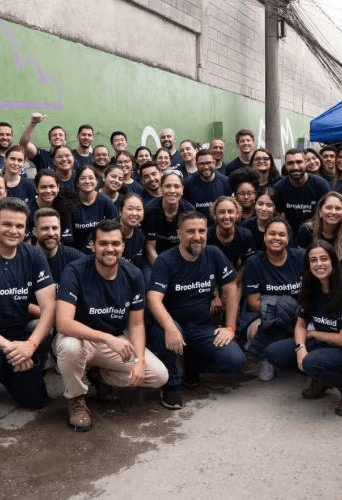 people volunteering
