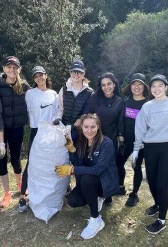people volunteering