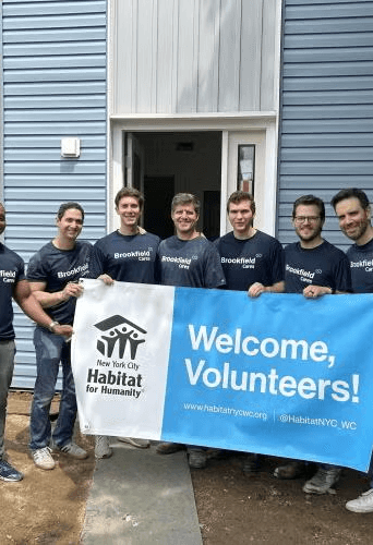 people volunteering