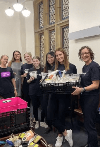 people volunteering
