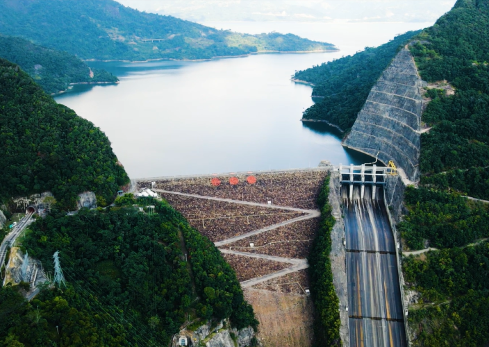 Renewable energy platform with hydropower asset